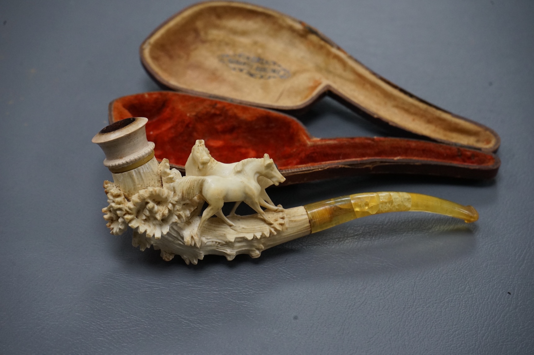 A carved meerschaum pipe, in case, pipe 14cm long.